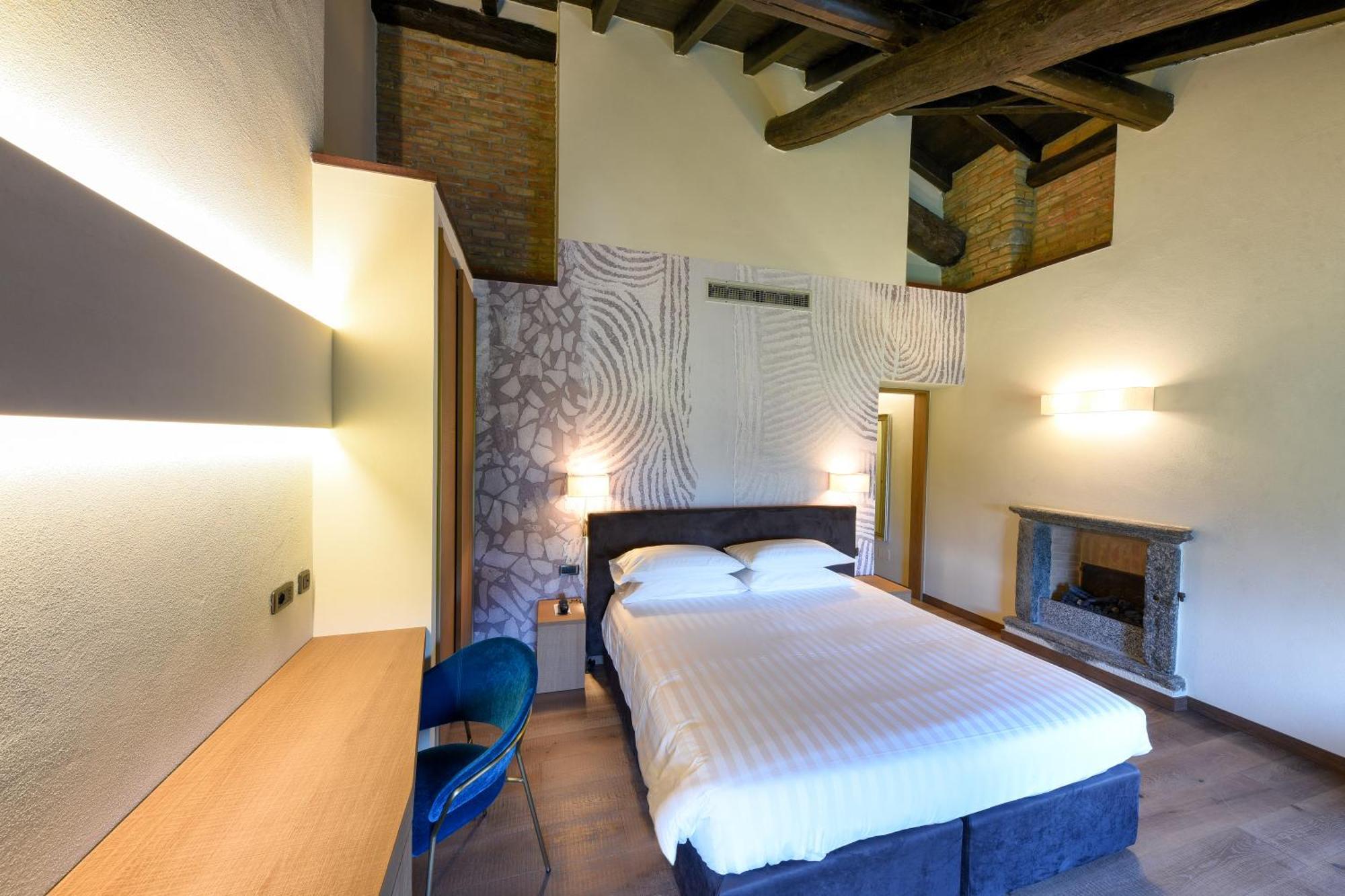 Relais & Spa Castello Di Casiglio Erba Room photo